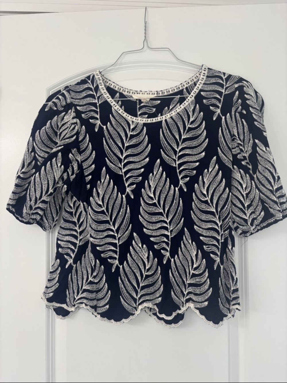 Navy & White Leaf Pattern Short Sleeve Top